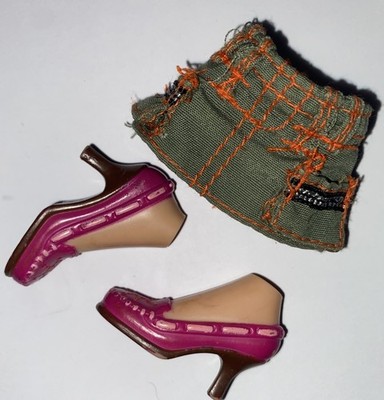 Bratz Doll Clothes Winter Adventure Campfire Cloe Shoes & Skirt 