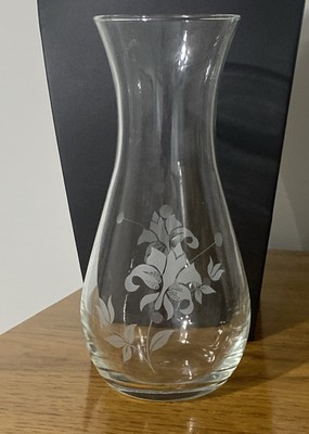 Silhouette Action IND 8.5  Hand Cut Crystal Vase Etched Flowers Clear Glass