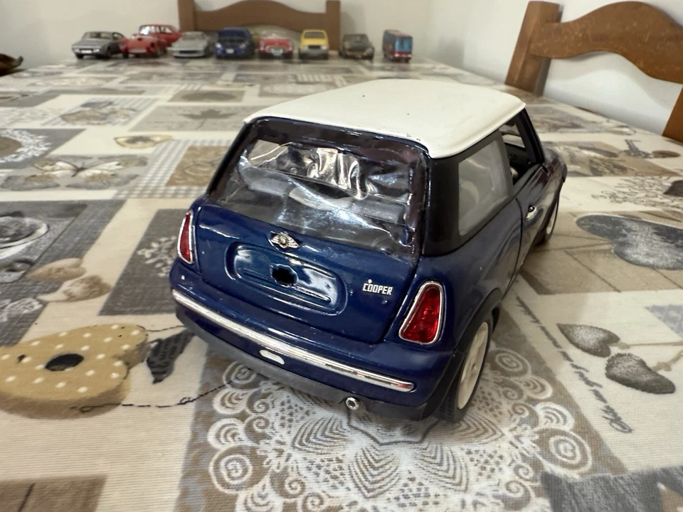 Mini Burago 1/18 Per Pezzi Di Ricambio - Immagine 2 di 3