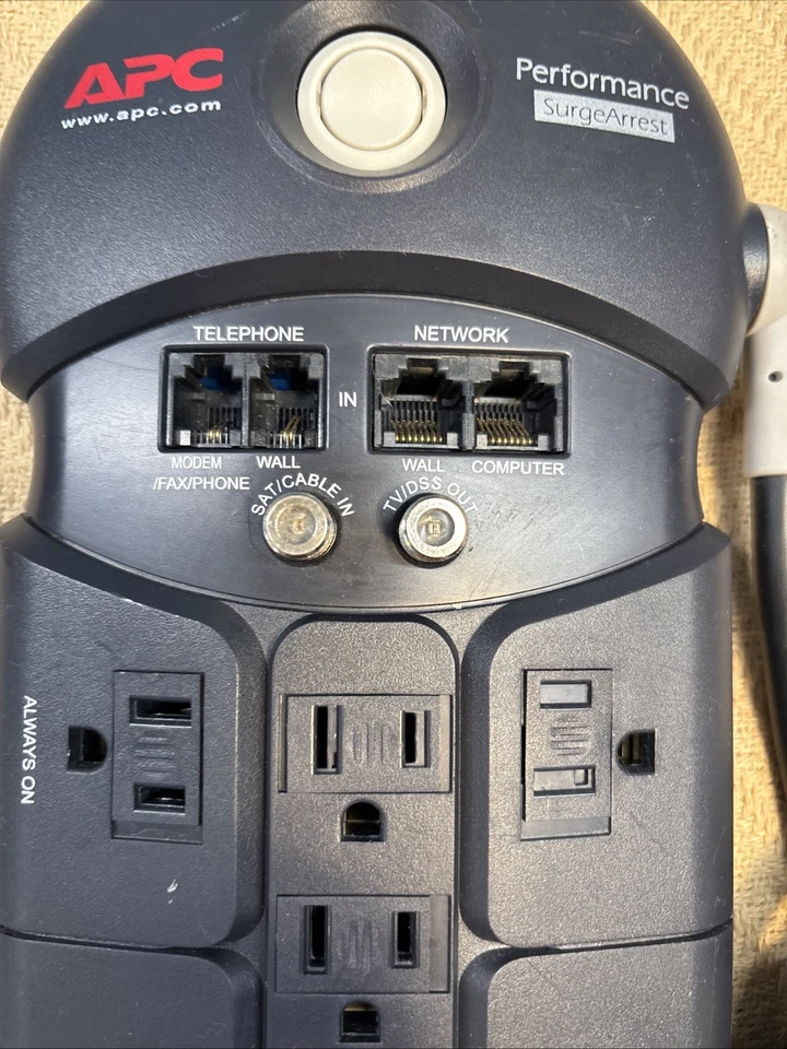 APC Performance SurgeArrest 120v 11 OUT 10FT Cord T2 Splitter Coax (DL11VNT) - Image 3 of 4