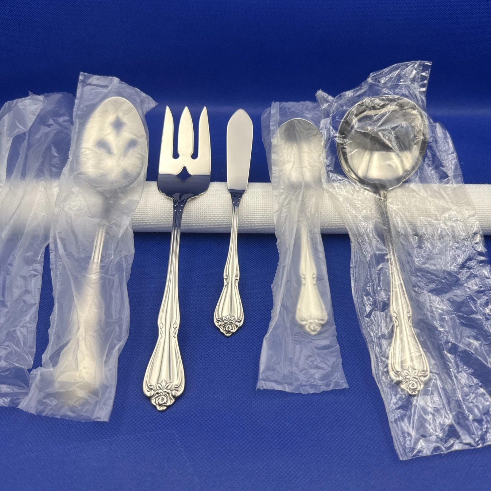 Oneida USA ARBOR ROSE TRUE ROSE Stainless Serving Set Silverware Flatware Set 5