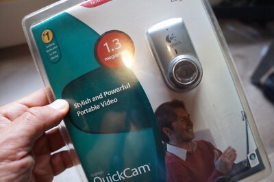 Logitech QuickCam Glass Lens Deluxe Web Cam Auto Focus For Notebooks 1.3 MP NEW
