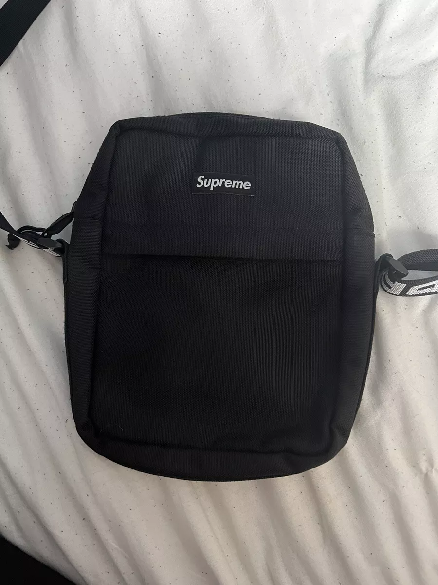 GENUINE SUPREME SS18 BLACK SHOULDER BAG