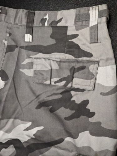 Men's Distressed Camo Designed Cargo Shorts Size 42 (Brand by Regal Wear) - Picture 10 of 12