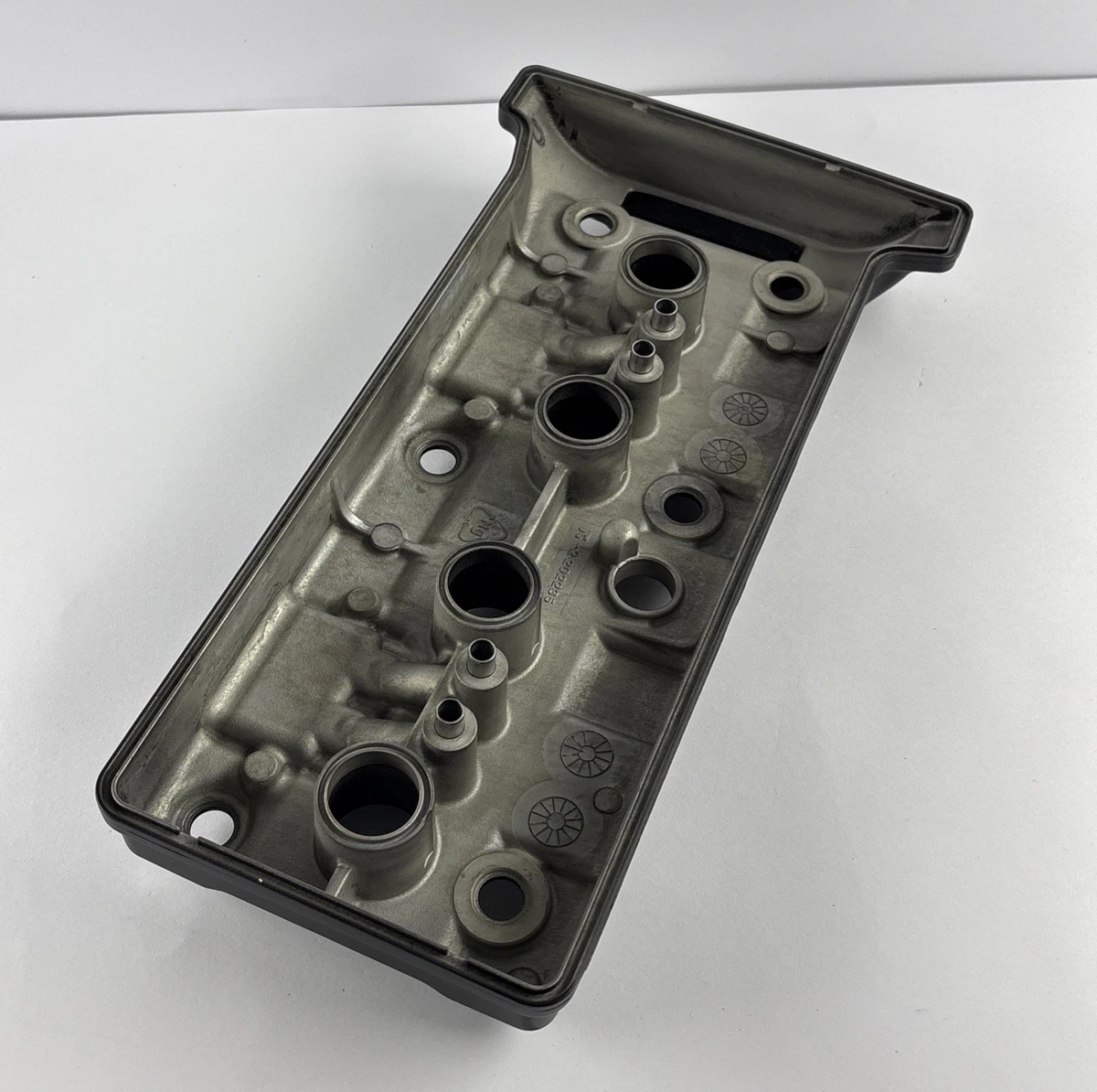YAMAHA 2C0-11191-01-00 - CYLINDER HEAD COVER OEM photo 5