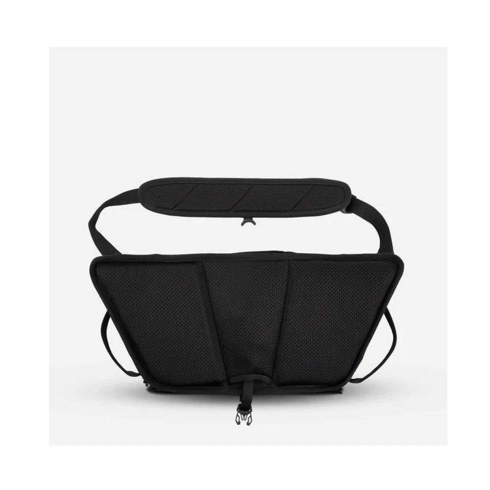 Bolsa para Câmera WANDRD Rogue Sling – Resistente às Intempéries Expansível, 9L Preta - Imagem 4 de 4
