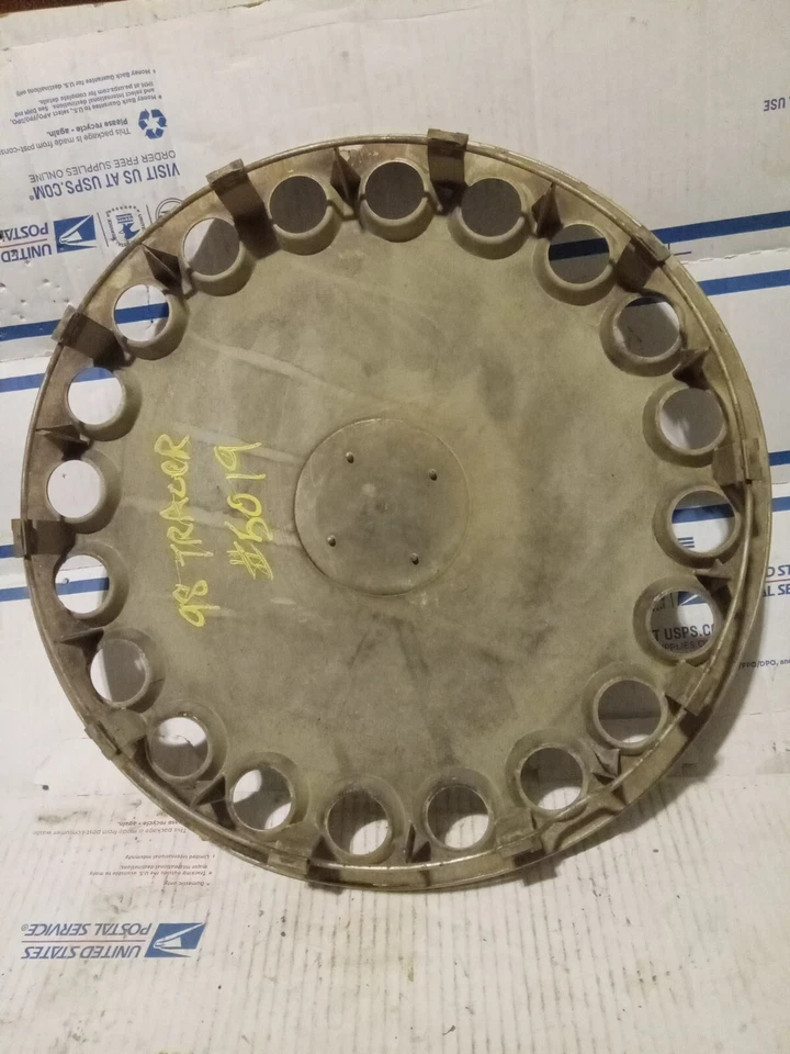 OEM 14 Inch Silver Hubcap, Wheel Cover 20 Holes Painted 98 Mercury Tracer - Image 4 of 4