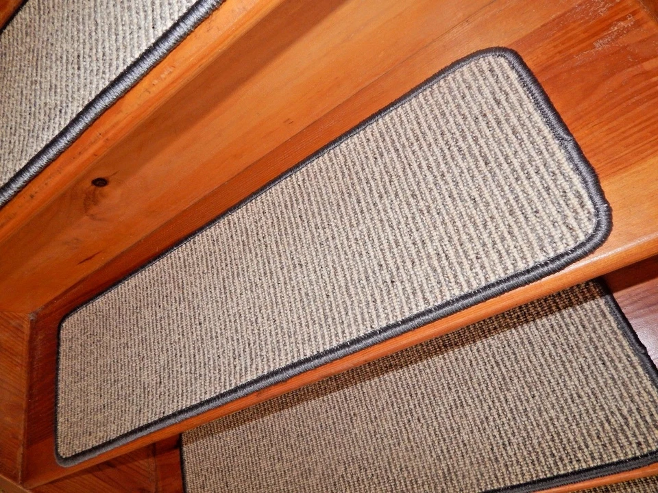 14 = Alfombra tejida de mezcla de lana con peldaños de escalera de 9" x 30". Foto 3 de 4