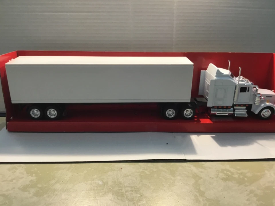 Tractor y remolque Kenworth W900 de NEWRAY escala 1/43 nuevo RARO gran detalle Foto 2 de 4