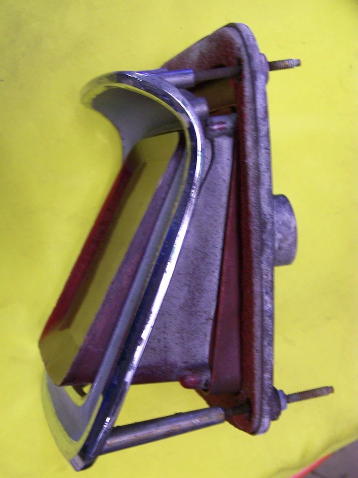 Plymouth Road Runner 1969 Satellite Belvedere LH luz trasera carcasa y lente OEM Foto 3 de 4