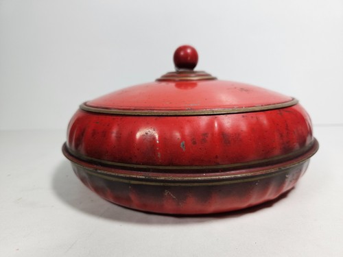 Caja con tapa perilla de metal de costura redonda roja vintage almacenamiento de nociones de mediados de siglo - Imagen 2 de 9