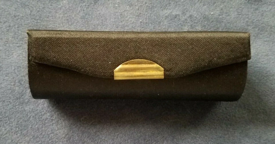 Anthropologie Estuche Lápiz Labial Seda Negro con Espejo, Forrado en Rojo Foto 2 de 4