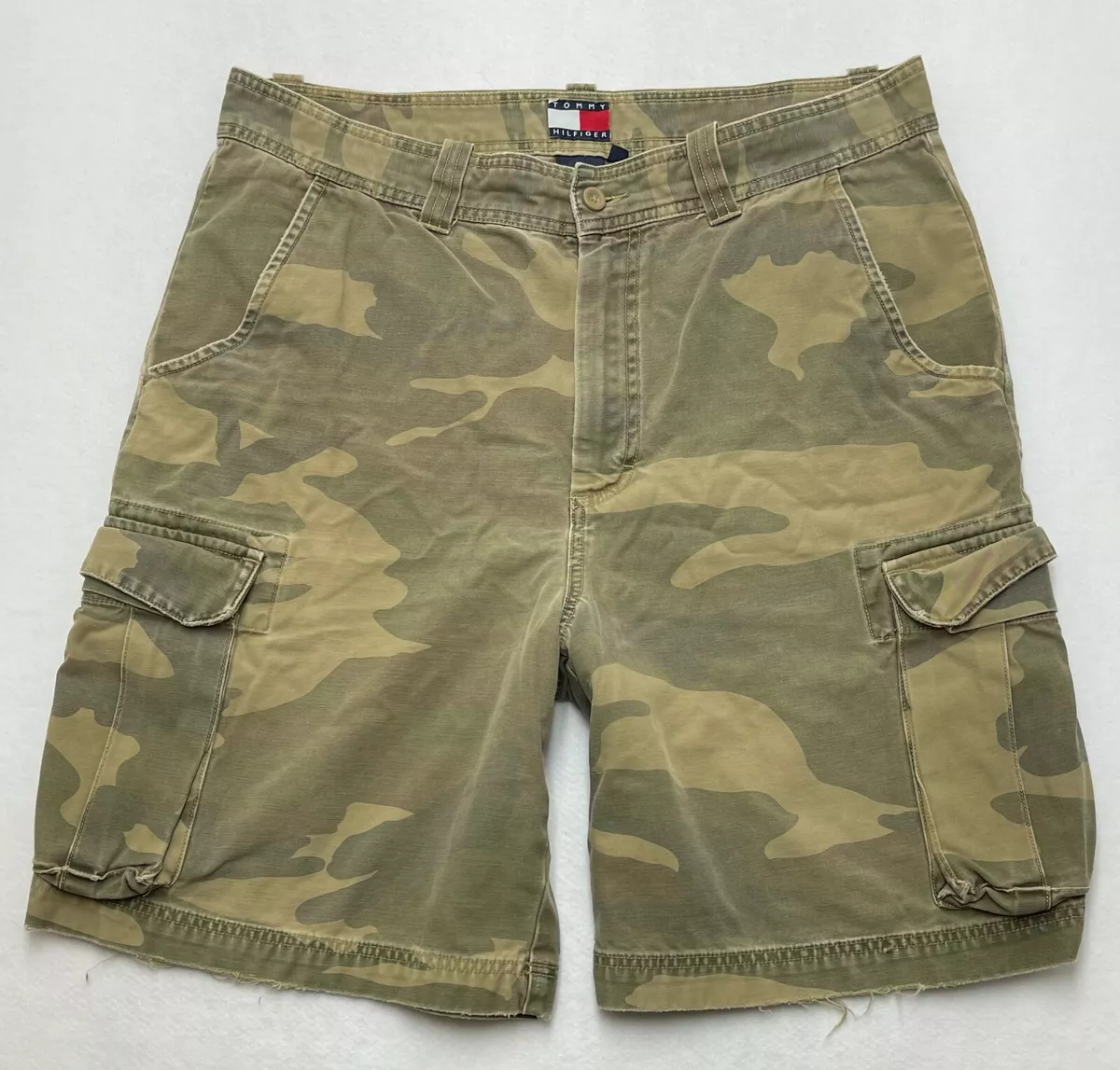 F601 Tommy Hilfiger Military Camo Cargo Shorts tag 34 Measures