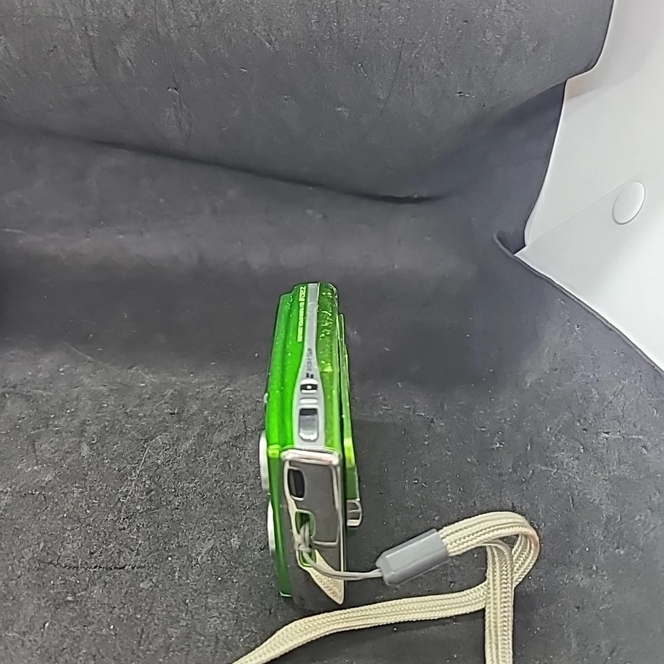 FUJIFILM FinePix Z20fd Green 10.0MP 3x Digital Camera Tested - No Charger  - Image 4 of 4