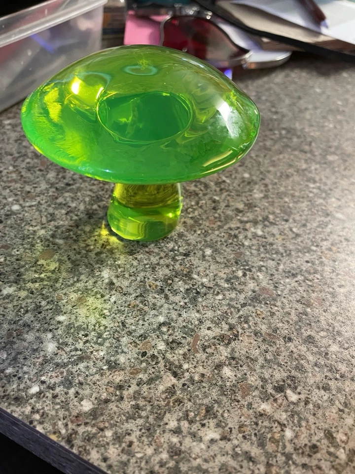 "Pisapapeles vintage de vidrio de uranio vikingo 3"" X 3-1/2""" Foto 2 de 4