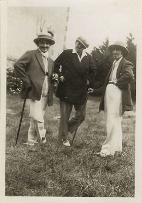 ANTIQUE PHOTO - VINTAGE SNAPSHOT - GROUP WOMEN TRANSVESTITE COSTUME FUNNY FASHION