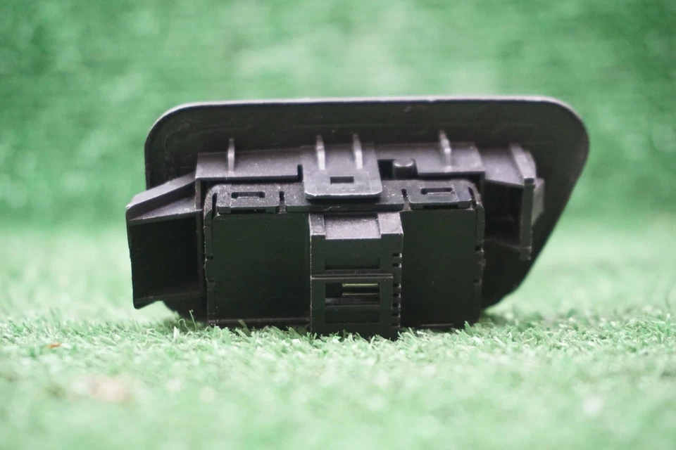 Infiniti I35 2003 interruptor de ajuste del asiento del lado del conductor izquierdo OEM Foto 3 de 4