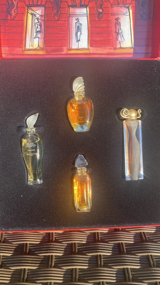Givenchy 4 Fragancias de Diseñador Mini Perfume Caja de Regalo Set Totalmente Nuevo Foto 3 de 3