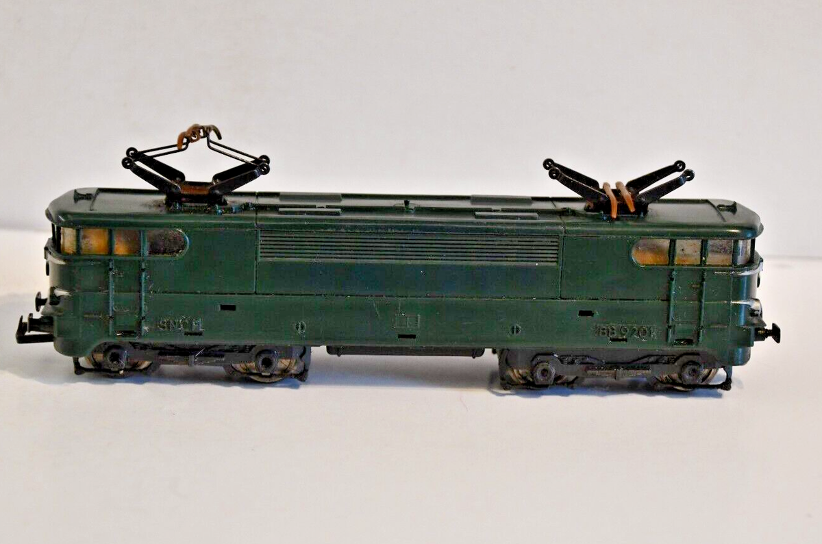 Train JOUEF HO. BB 9201, plus 4 wagons de marchandise, plus lot de