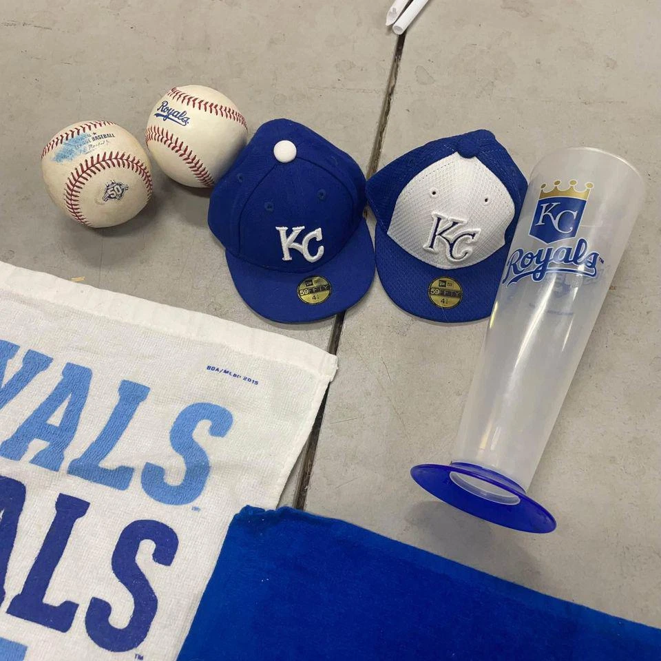 Juego de 8 toallas de béisbol KC Kansas City Royals sombreros taza postemporada hombre cueva botín Foto 2 de 4