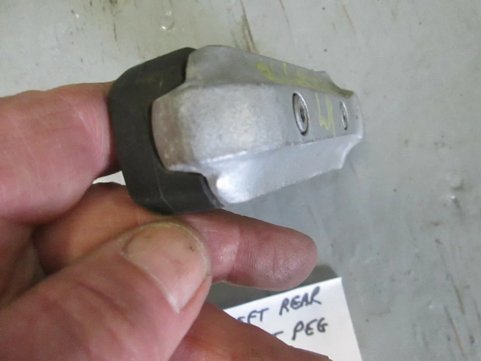 KAWASAKI GPZ550 / GPZ750 / GPZ1100 / VN700 / 750 CLAVIJA TRASERA IZQUIERDA, 34028-1061 Foto 4 de 4