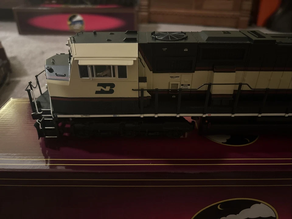 MTH 20-21950-1 Burlington Northern #9400 SD70MAC With Proto Sound 3 (new) - Image 3 of 4