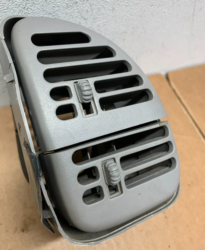 Camión Chevy GMC C/K 1500 1995-1999 1995-1999 usado bisel diestro ventilación de aire gris 16821513 Foto 3 de 4