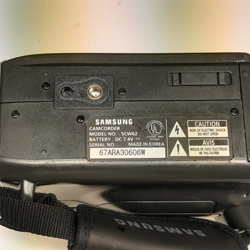 Samsung SCW62 Digital Camcorder 8mm VHS-C Easy Q Silver with Bag & Charger - Image 4 of 4