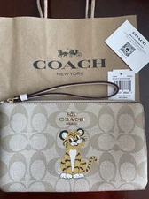 Coach Tiger Khaki Signature Corner Zip Wristlet Year Of The Tiger