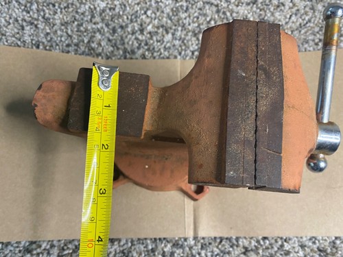 Vise 3.5" Jaws with Swivel Base VTG - Picture 4 of 5