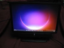 Dell P1913t LED 19" LCD Professional VGA DVI Monitor PLUS AX510 Soundbar Speaker