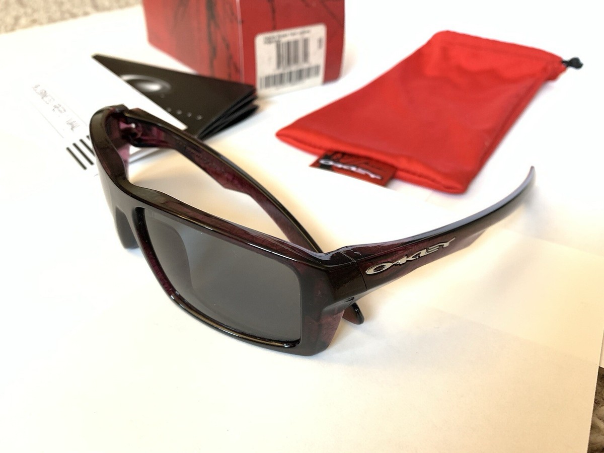 New OAKLEY TWITCH Grape Text Grey Polarized w Original Box New OAKLEY TWITCH Grape Text Grey Polarized w Original Box