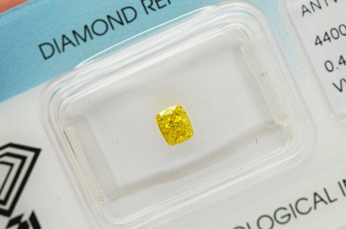 Cushion Cut Diamond Fancy Yellow Color Enhanced 0.44 Carat VVS2 IGI Certified - Picture 6 of 6