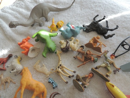 Vtg Lot Of Toy Dinosaurs army men Jets train Matchbox Midget racing cars Misc. - Picture 10 of 11