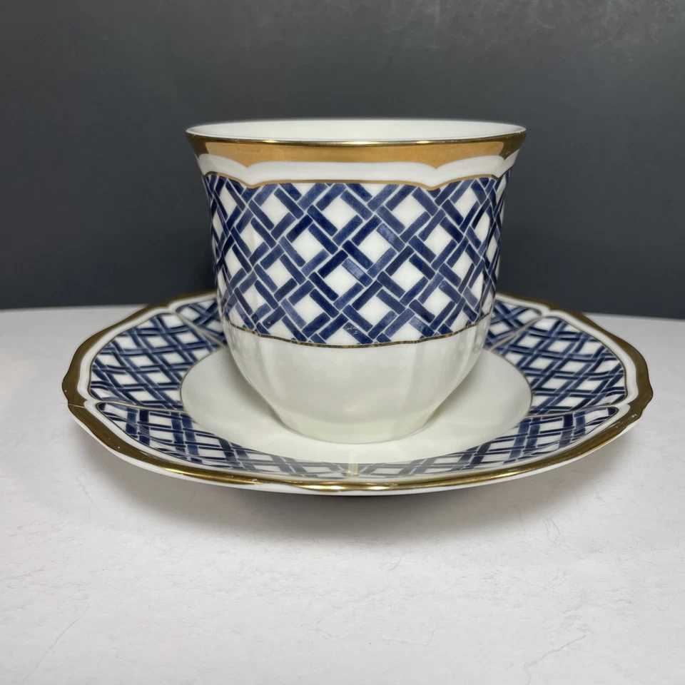 Xícara e pires Ralph Lauren azul treliça padrão descontinuado acabamento dourado - Imagem 3 de 4