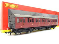 OO GAUGE HORNBY BR GRESLEY SUBURBAN 1ST CLASS COACH E81032 (SUPER DETAIL) R4519B
