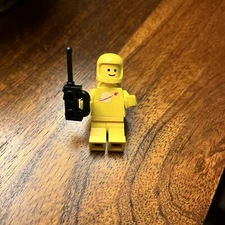 Vintage LEGO CLASSIC YELLOW SPACE MAN MINIFIGURE ASTRONAUT W/ Radio