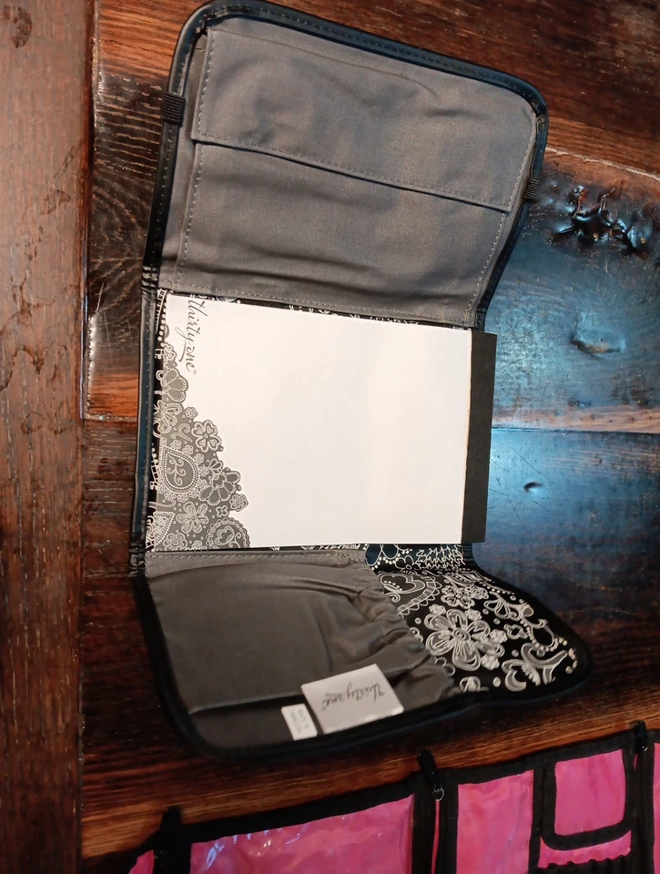 LOTE DE 3 bolsas y organizadores de viaje Thirty-one accesorios negro blanco patrón floral Foto 3 de 4