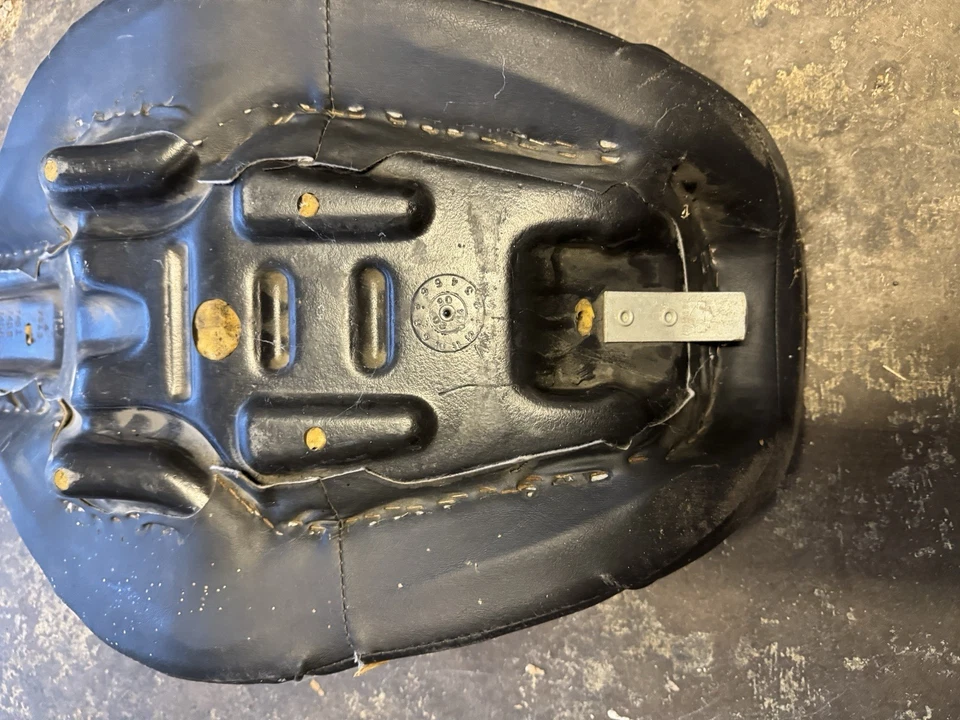 Asiento de pasajero de conductor 2-up apto para modelos Harley Davidson Dyna 2006-2017 Foto 4 de 4