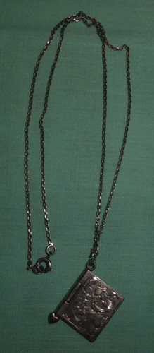 Vintage Sterlingsilber kleines Buch Medaillon & Halskette