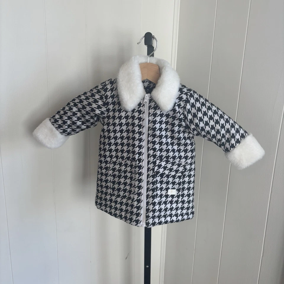 NUEVO CON ETIQUETAS 7 Para Toda la Humanidad Bebés Niñas 12M Pata de Gallo Puffer Chaqueta Piel Sintética DEFECTUOSA Foto 2 de 4