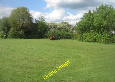 Foto 6x4 Grasschnitt - Kennet Way Spielplatz East Oakley c2014