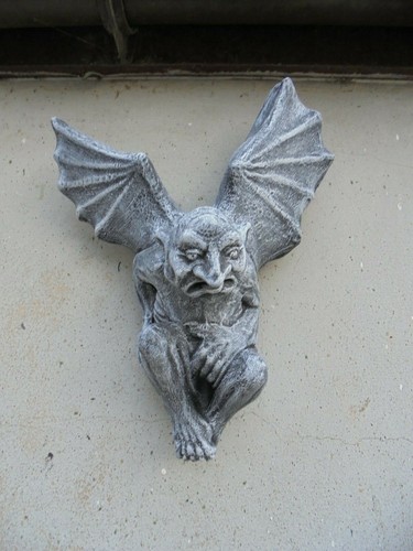 Winged Gargoyle Wall Plaque Concrete garden ornament - Picture 2 of 21
