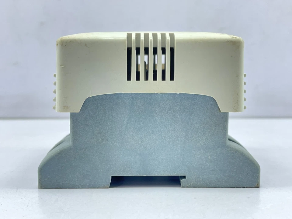 Legrand 44261 Circuit Isolation Transformer 230/400V 115/230V 40VA/50VA 1 Phase - Image 3 of 4