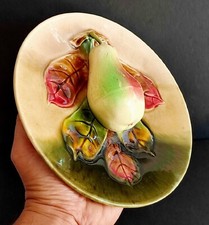ANCIENNE ASSIETTE TROMPE L'OEIL POIRE EN BARBOTINE ORCHIES??