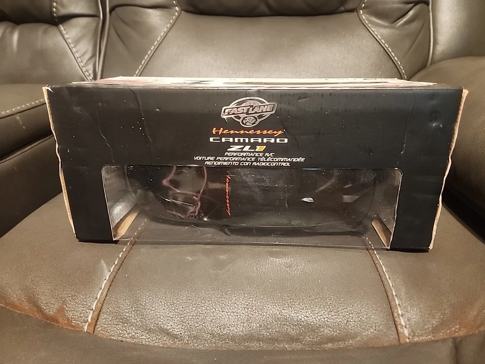 Fast Lane Toys R Us RC Hennessey Camaro ZL1 1:16 funciona con control remoto Foto 2 de 4