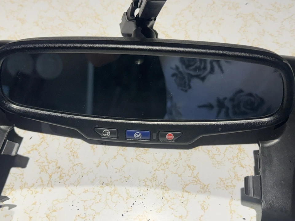 Espejo retrovisor interior delantero central usado se adapta a: Chevrolet Cruze Opt UE1 F 2015 Foto 2 de 4