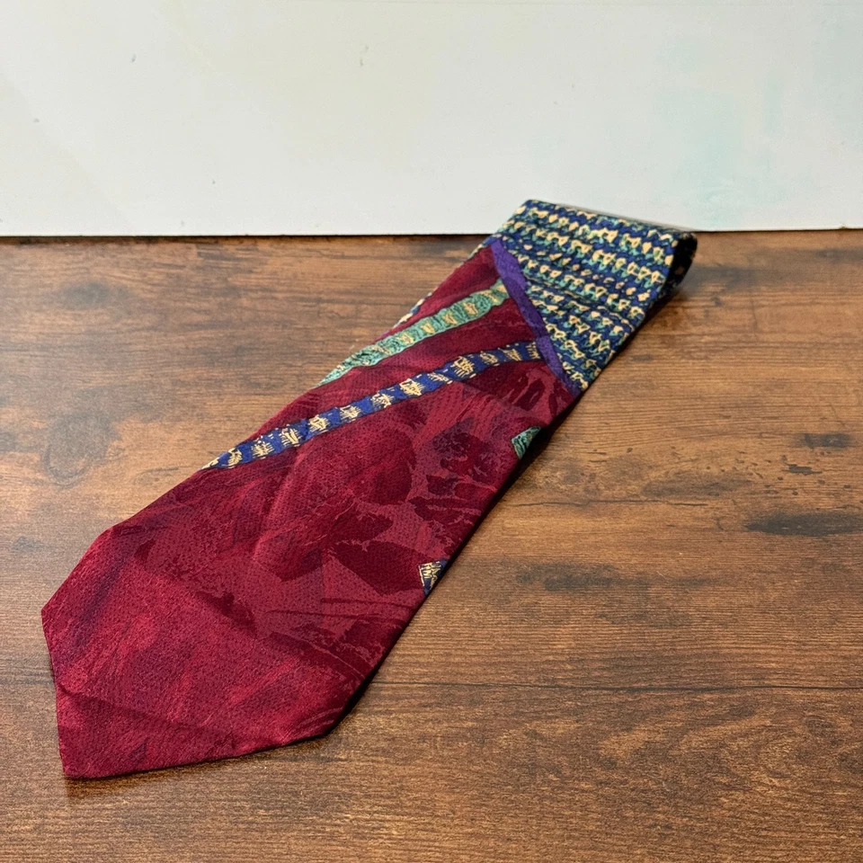 ENVÍO GRATUITO DE COLECCIÓN Corbata Coogi Australia 100% Seda Años 90’s Tela Roja Abstracta Foto 3 de 4