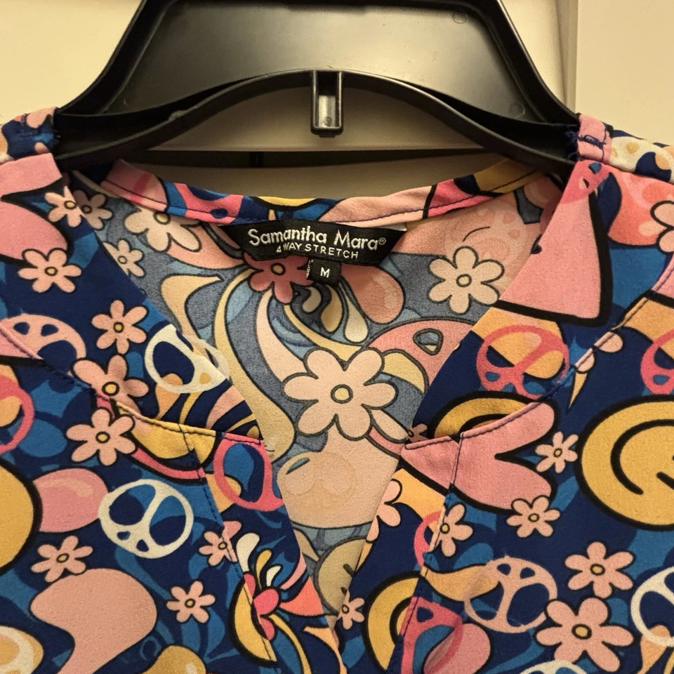 Samantha Mara Scrub Top Womens Medium Peace, Love, & Happiness 4 Way Stretch Top - Image 4 of 4