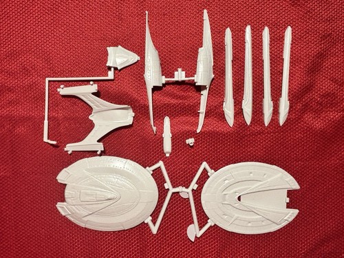 Star Trek USS Enterprise 1701-B, C and E Set Model AMT/ERTL 1998 VTG - Open Box - Picture 8 of 13
